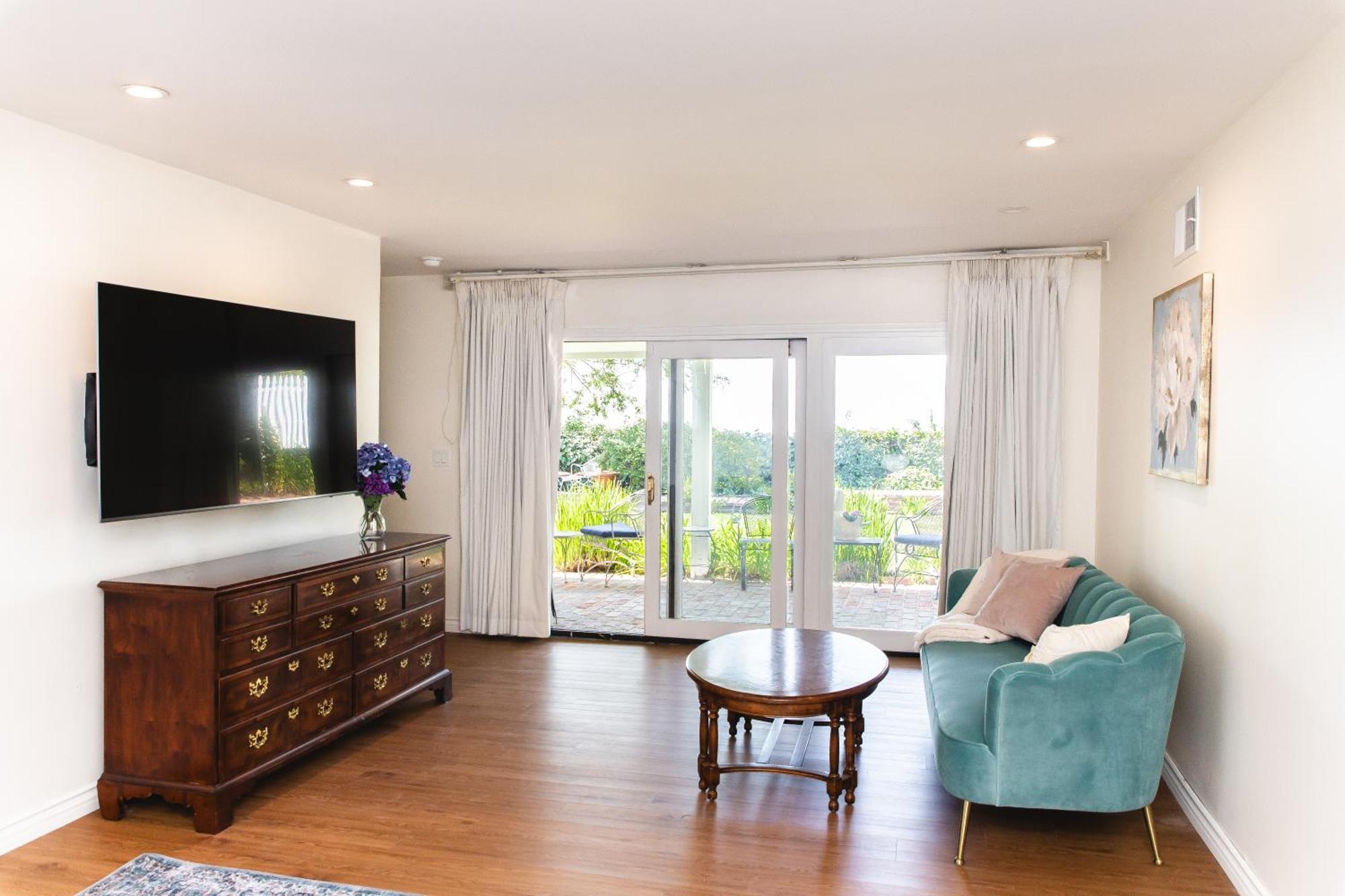 Near Beverly Hills Deluxe Villa With Amazing View And Hot Tub