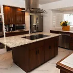 Near Beverly Hills Deluxe Villa With Amazing View And Hot Tub